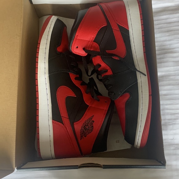 Air Jordan 1 “Banned” - Picture 4 of 6